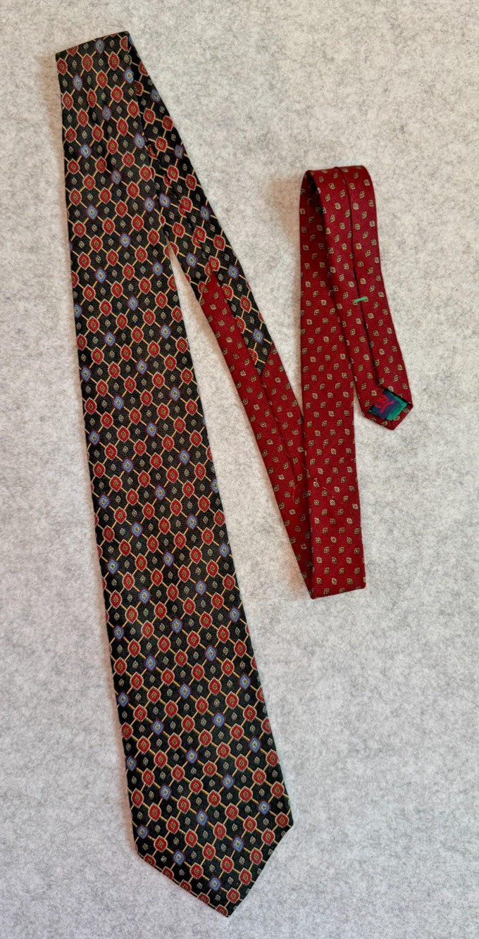 Tommy Hilfiger Silk Tie USA Made Italian Silk Black Burgundy Medallion